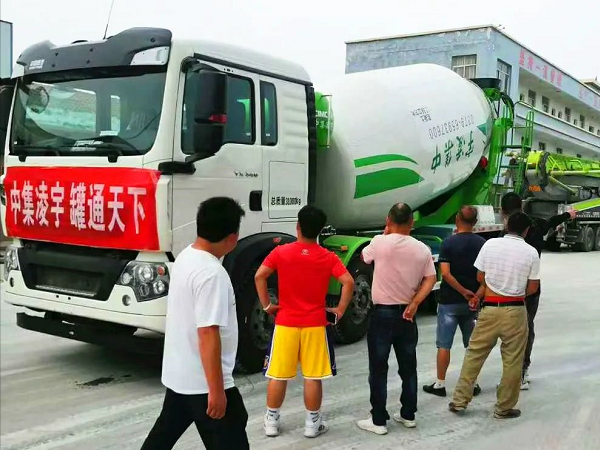 開攤啦！凌宇攪拌車“擺攤兒”湖北，客戶當場下單！