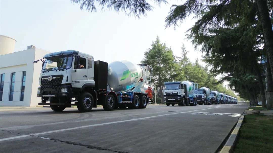 馭風(fēng)而行，中集車(chē)輛15臺(tái)新能源攪拌車(chē)駛?cè)牒?，繪就荊楚生態(tài)長(zhǎng)卷